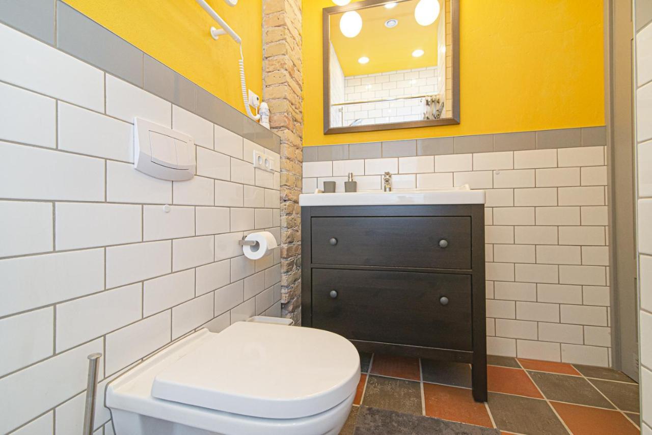 Modern Vilnius Old Town Apartment With Free Parking Exteriör bild