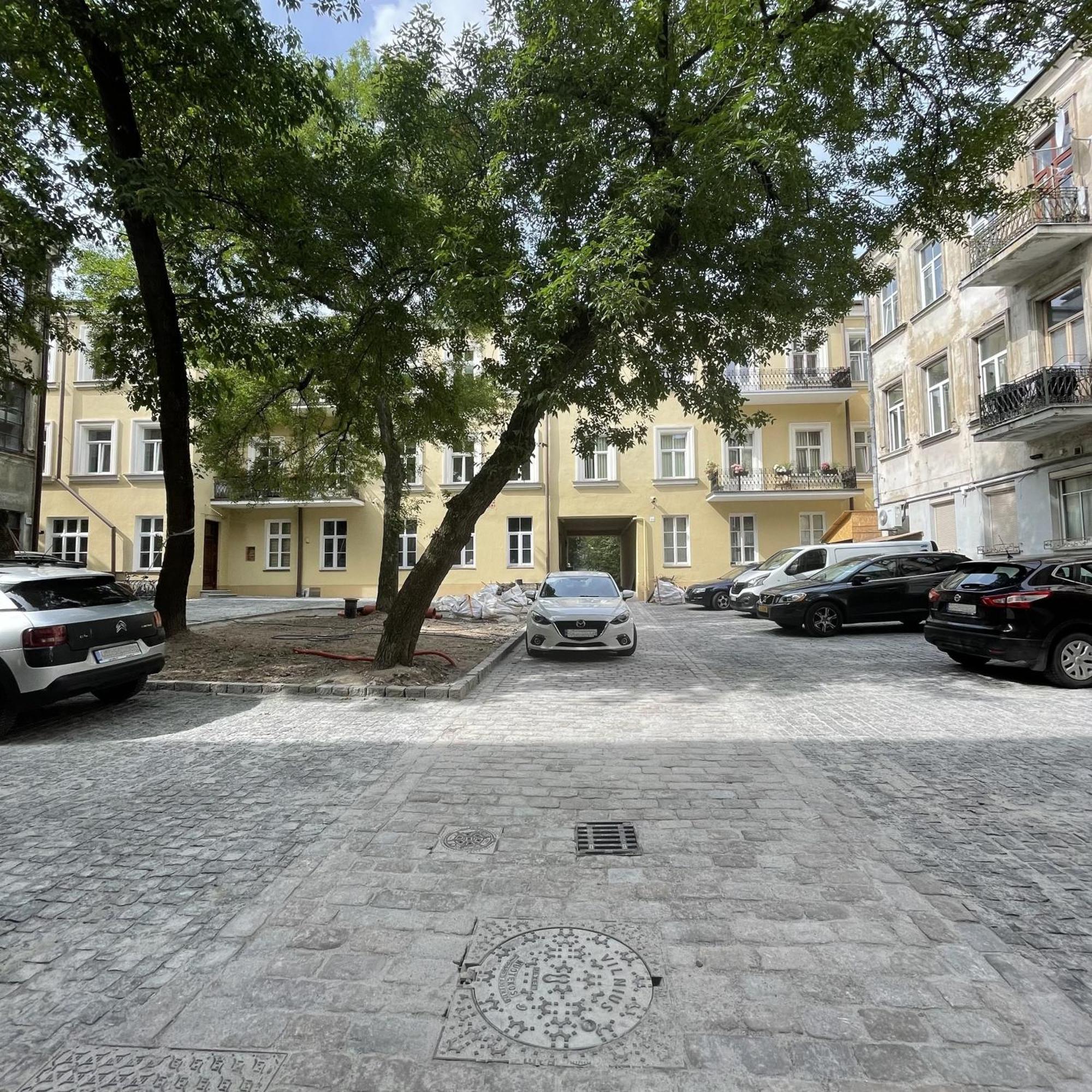 Modern Vilnius Old Town Apartment With Free Parking Exteriör bild